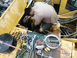 來老撾特修車不容易啊，小松PC350挖機挖斗動作不回位。