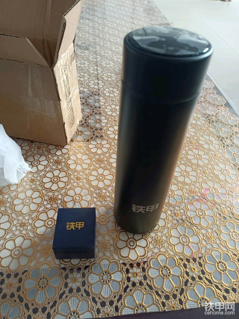 水杯和奖章