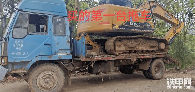 這臺(tái)江環(huán)平板車，是我買的廂式貨車改的，06年的車，非常破舊。很多開了十幾年的老師，都說這個(gè)車他們開不了。那時(shí)候沒有平板車，覺得很不方便。雖然車況非常差，但還是買了。
缺點(diǎn)：水溫高，方向機(jī)沒用。剎車不好，有時(shí)候下坡轉(zhuǎn)急彎都拐不過來，倒車也倒不動(dòng)。還有一次剎車失靈，差點(diǎn)沖下山去，自己也下的個(gè)半死。現(xiàn)在想想都是后怕。