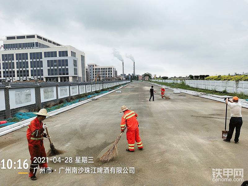 新場地打掃衛(wèi)生，準(zhǔn)備鋪瀝青。-帖子圖片