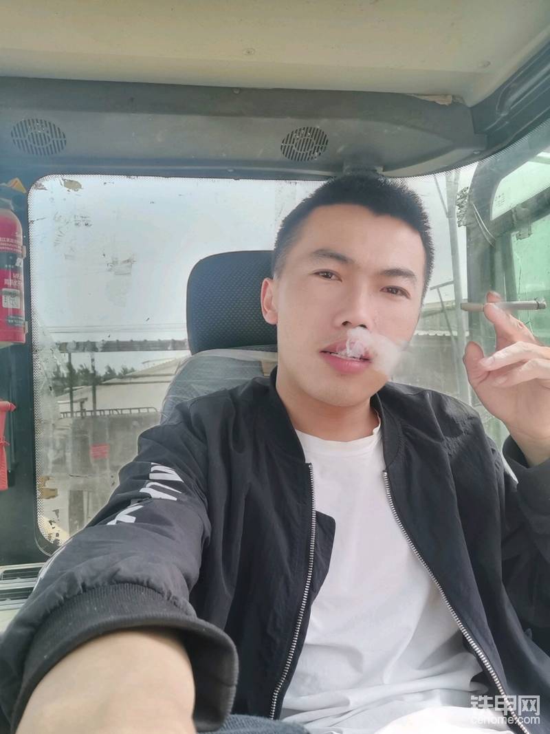 來一張鎮(zhèn)樓圖。如果長沙我去不了你們就拿此照片來慰籍你們幼小的心靈吧。