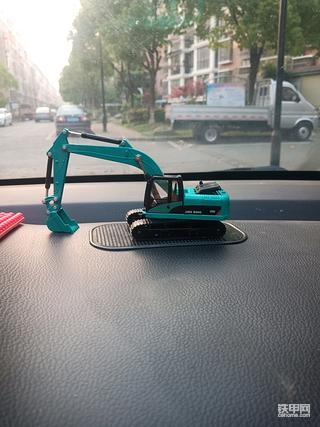 挖機一路走來