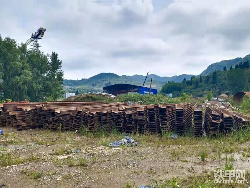 六米鋼板樁，打樁機(jī)震動(dòng)錘-帖子圖片