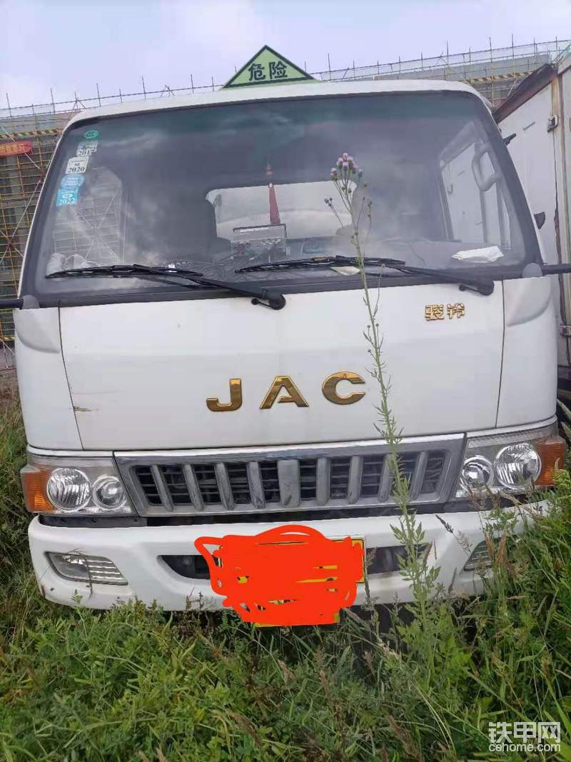2016.9浙江戶5噸油罐車，帶正星加油機(jī)，下裝油口，車價(jià)4.3萬，押金3萬，可以提檔，提檔就不用交押金