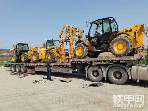 上几台JCB伸缩臂叉车