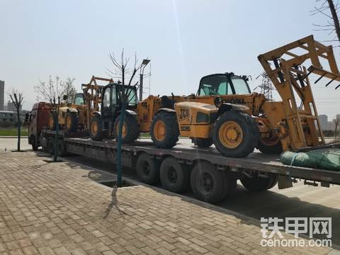 上几台JCB伸缩臂叉车