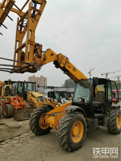 上几台JCB伸缩臂叉车
