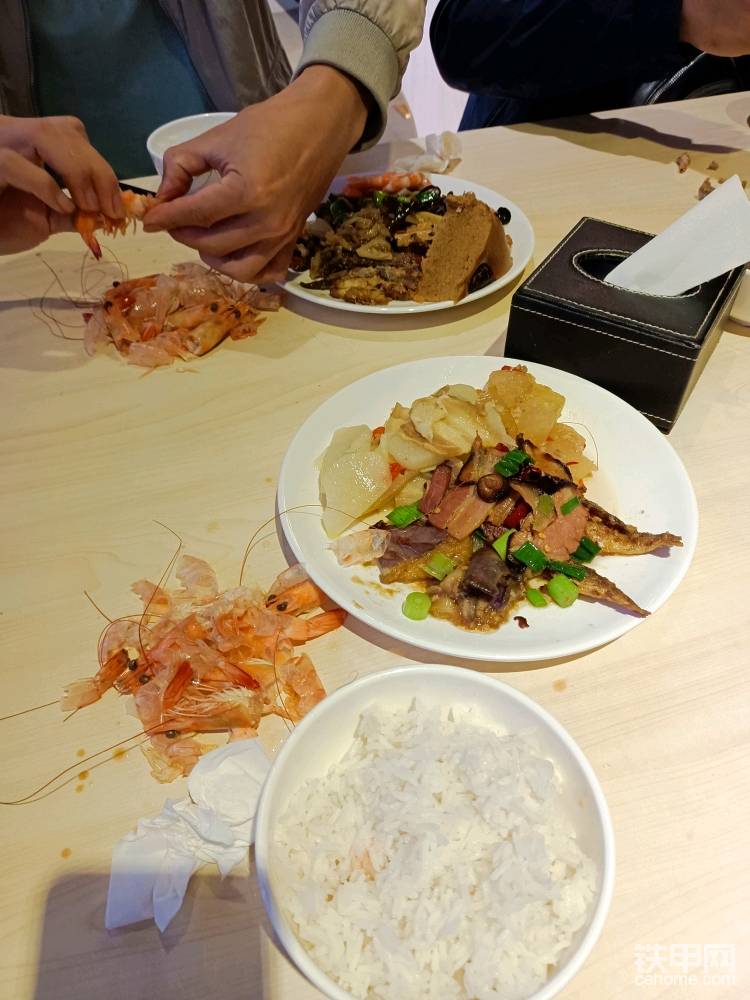 餓了！使勁造，不能給丁總節(jié)約??