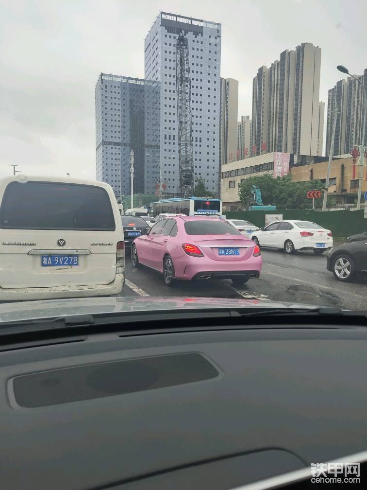 小姐姐的粉色奔馳