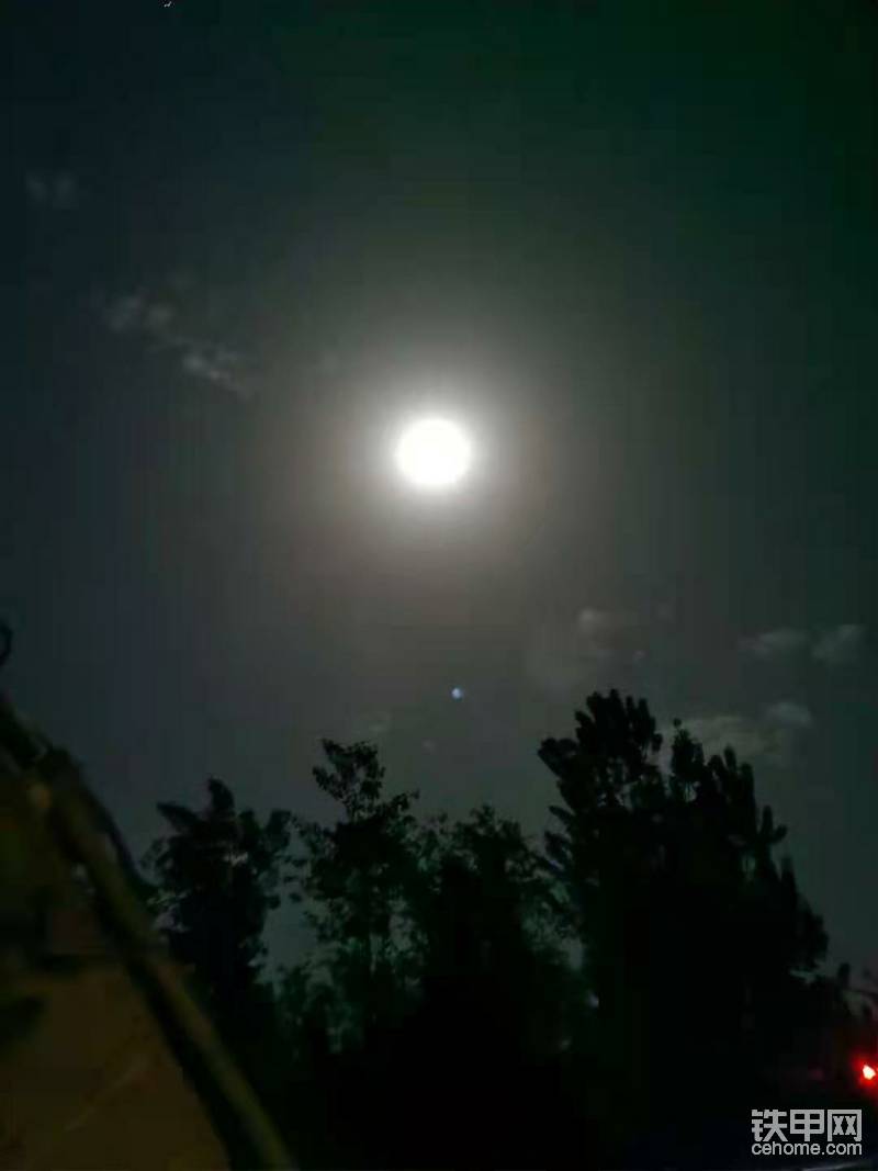 晚上的月亮🌙很美吧。明天会更美好。加油有梦想的人。