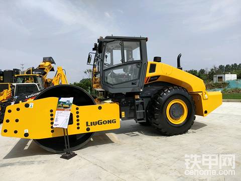柳工路面设备，柳工26吨压路机