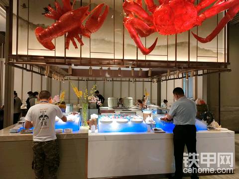 早餐现场，还多人都来吃早餐了，