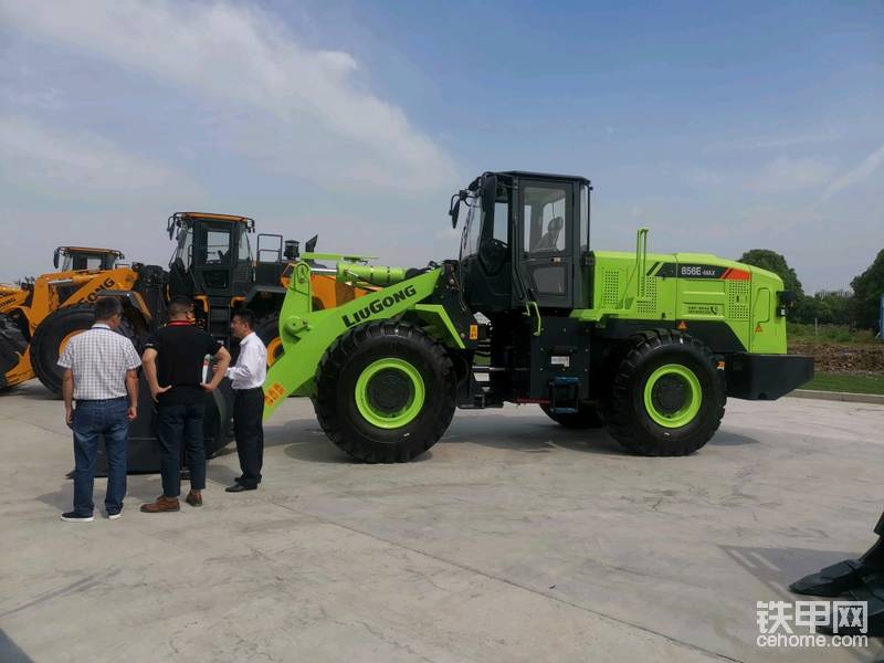 行業(yè)趨勢(shì)———柳工856-MAX純電動(dòng)裝載機(jī)！綠色車身代表環(huán)保先行的理念！