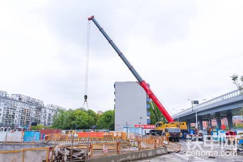 汽車吊地鐵建設實況