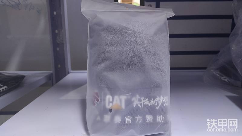 根據(jù)回復(fù)的內(nèi)容質(zhì)量，從中選擇5個(gè)精彩回復(fù)每人獲得精美卡特毛巾1個(gè)；