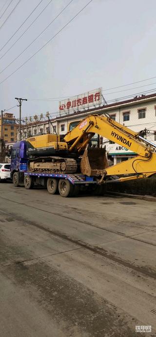 住友220提車作 新車  自己開的有什么問題可以咨詢我。