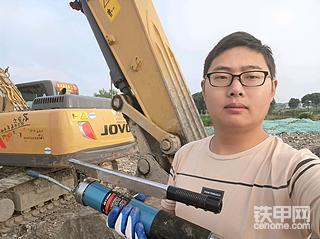 挖掘机驾驶员的传世口诀，记下这些你离老司机就会更近一步