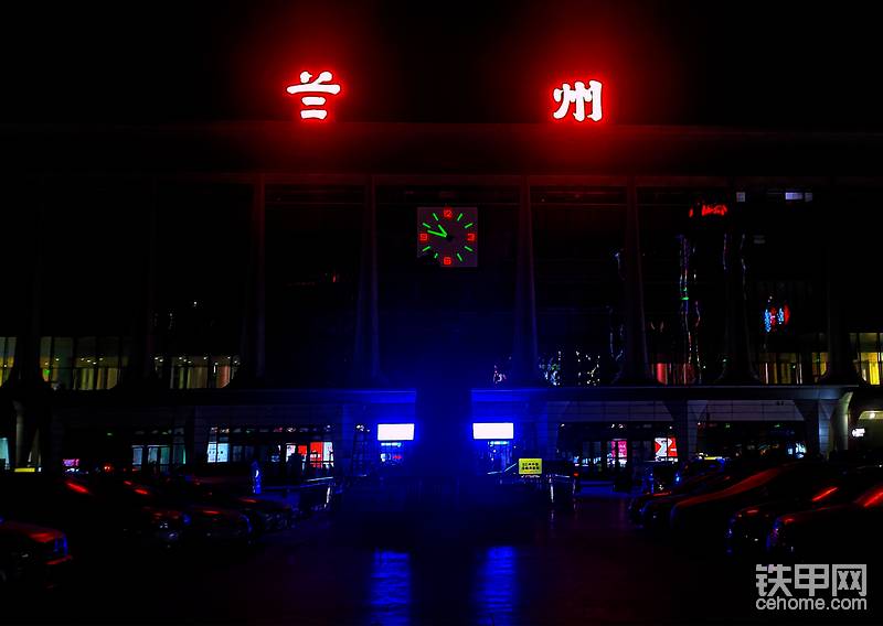 兰州火车站站内换乘 睡一觉就到重庆啦 
╭☞( ￣ ▽￣)╭☞