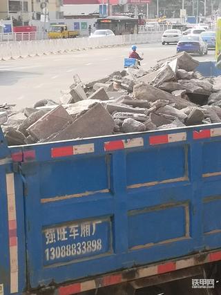 本人拥有多台无篷铲车出租，装车、台班、包