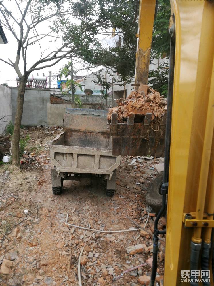 拆舊房建新房