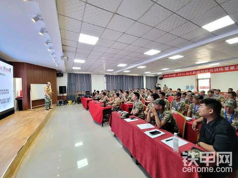 魏老师讲课风趣幽默十分的接地气，讲解内容贴近学员实际的工作和生活。