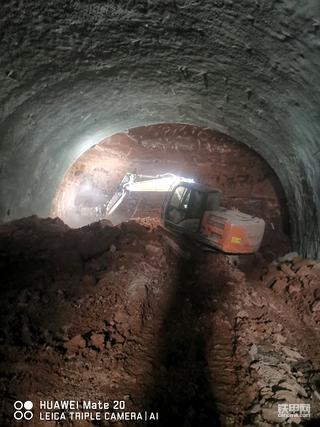 地铁隧洞亏挖机  打锤最考眼力的活