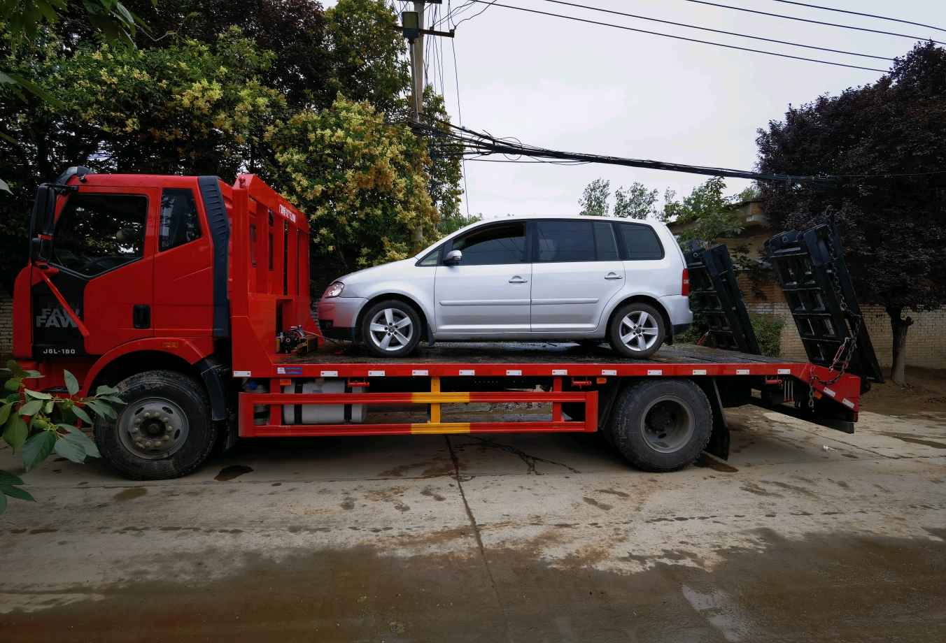 西安6米八板车，双爬梯，液压绞盘 24小时服务