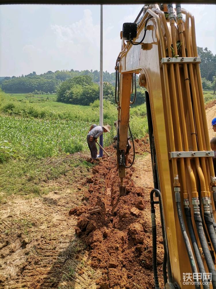 挖路燈電纜溝