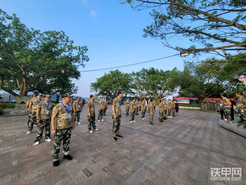 翟教官組織第一日的晨練