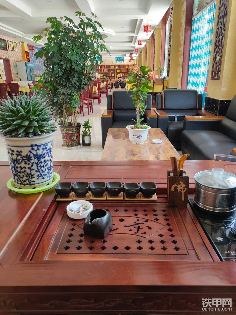 照片拍攝日期2020年5月31日！設(shè)置了休閑區(qū)雅座還能品茶，咱也不會喝茶，只能干坐著??