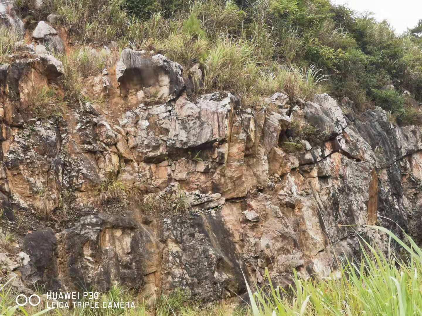 有120万方石方破碎，需多台485以上机子，工地在荔波