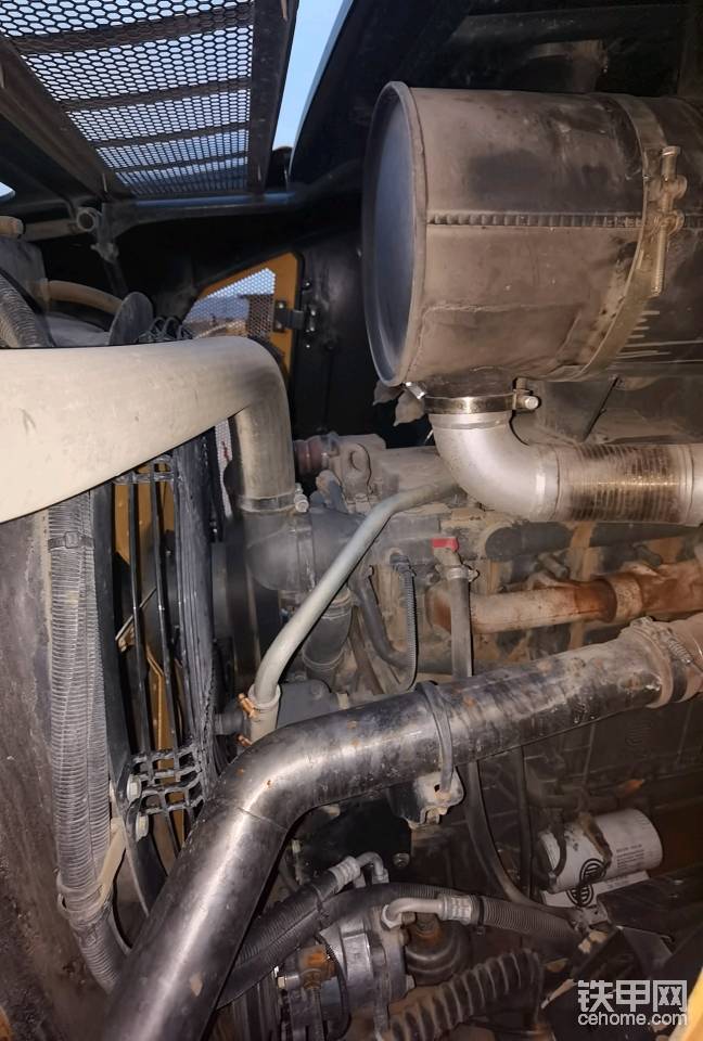 出水膠管都是柳工原車的，只不過是850H配濰柴的，??????