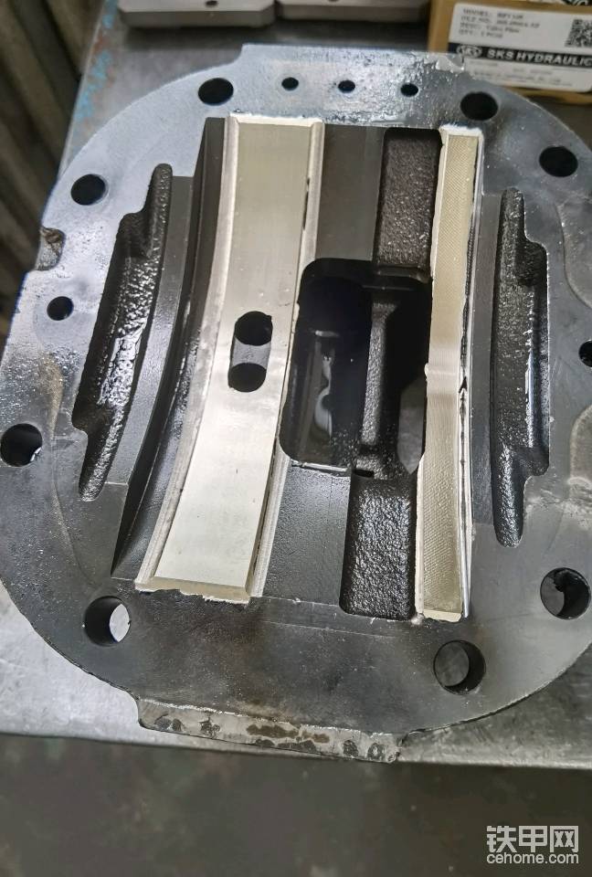 修复之后，泵盖的接触面需要重新研磨，建议使用硬度高的副厂配流盘