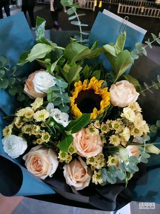 铁甲人也要过情人节呢啊哈哈