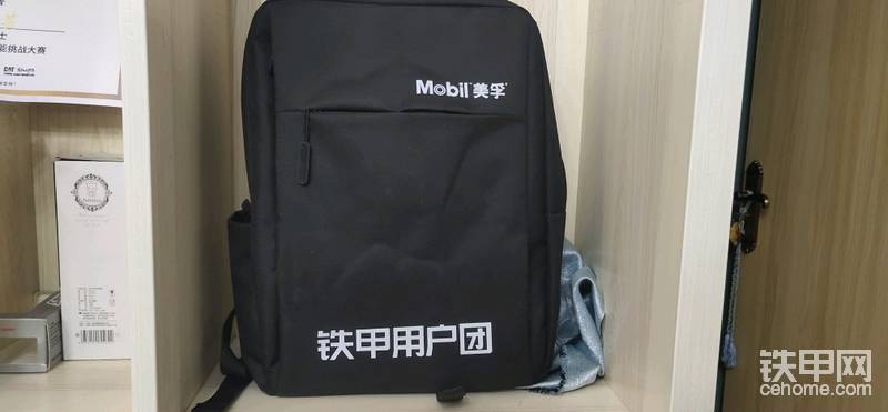 上海寶馬展領(lǐng)的，實(shí)用且好看的鐵甲雙肩包