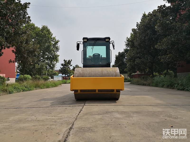 6噸單鋼輪振動壓路機(jī)-帖子圖片