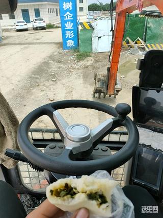 挖机上干饭