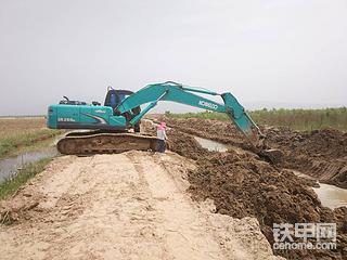 挖斗油缸总成二臂油缸总成哪位老铁需要。