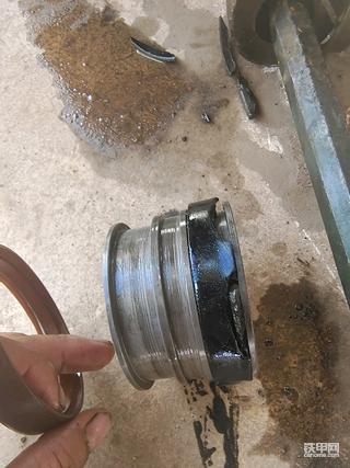 运梁车油缸油封更换