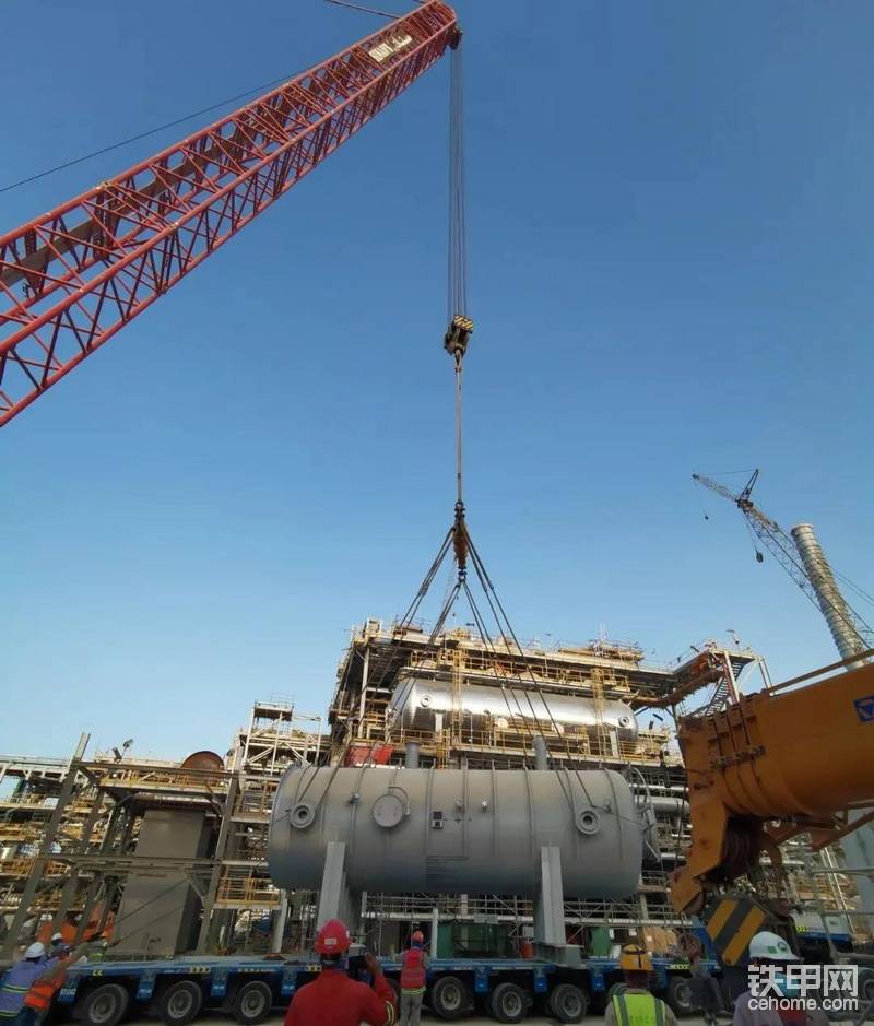6月24日，中国化学工程第十一建设有限公司阿曼DUQM炼油厂首台反应炉成功吊装就位。三一SCC6500A履带起重机是项目吊装范围内单件最重的设备，承担主吊任务。
反应炉由反应炉、废热炉、汽包3部分组成，总安装重量175吨，其中废热炉单重113吨，直径3.6米，长12米。本次吊装反应炉和废热炉为分体到达、现场组焊，同时受场地限制，设备安装难度大。