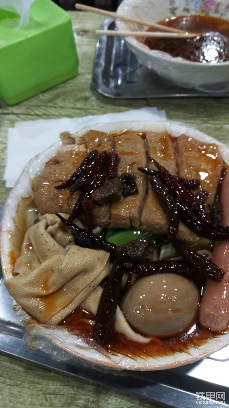 中午犒勞下自己，吃這個(gè)面，想起師父那的腌肉面了，好懷念啊。