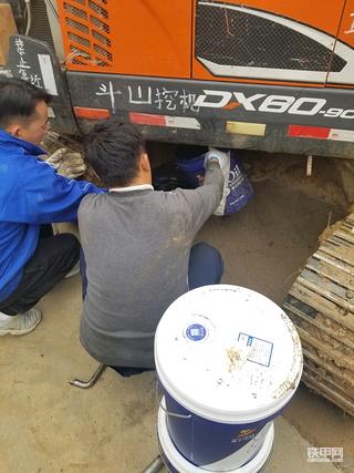 《甲友说车》老杨的斗山60，4000小时使用报告