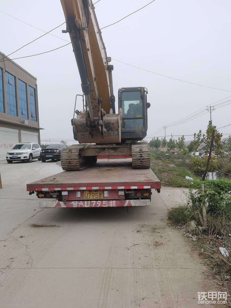 招聘挖掘機駕駛員一名，大小都能開的，工作地點江蘇省鹽城市帖子圖片