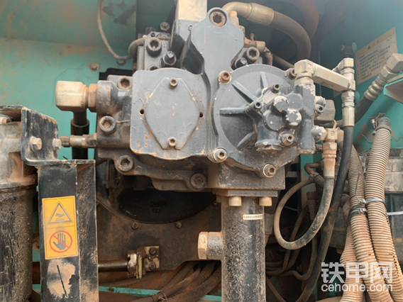 液壓系統(tǒng)基本沒有動過，還是原車的。
