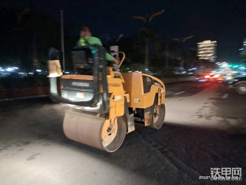 現代小型壓路機-帖子圖片