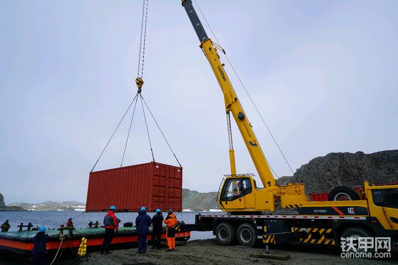 还记得柳工陪你奋斗在一线的日子吗？还记得柳工陪你一起建设过的工程吗？

在你的逐梦路上，柳工永远是你最最坚实的护盾！自强自立的奋斗路上有柳工相伴！

本期铁甲论坛征文活动，来聊聊你与柳工共同奋斗拼搏的之路，让我们一起为柳工中国力量点赞！