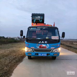 干活的路上也不忘记欣赏沿途美景