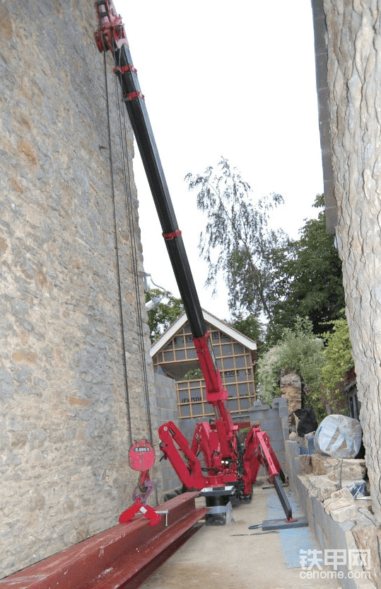 高空作業(yè)平臺，小型蜘蛛吊機-帖子圖片