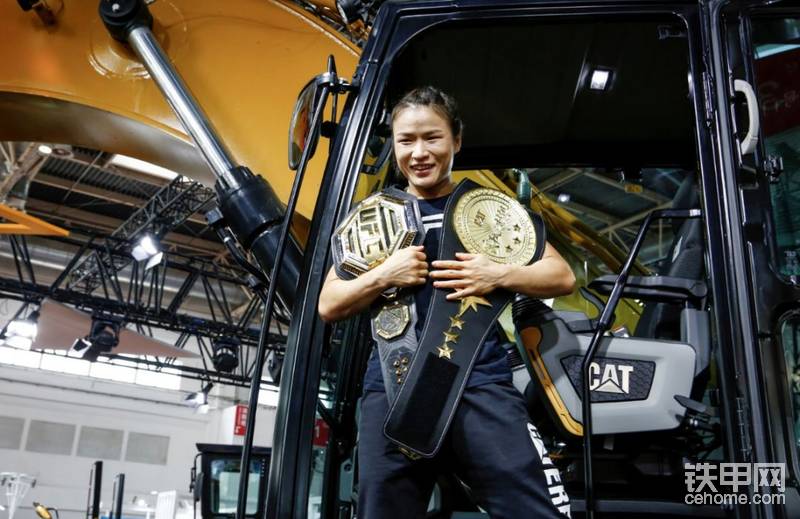 2020年3月，在UFC248，张伟丽战胜乔安娜·耶德尔泽西克，成功卫冕。
2020年8月，张伟丽名列2020福布斯中国名人榜第27位。 2020年中国体育十大人物。