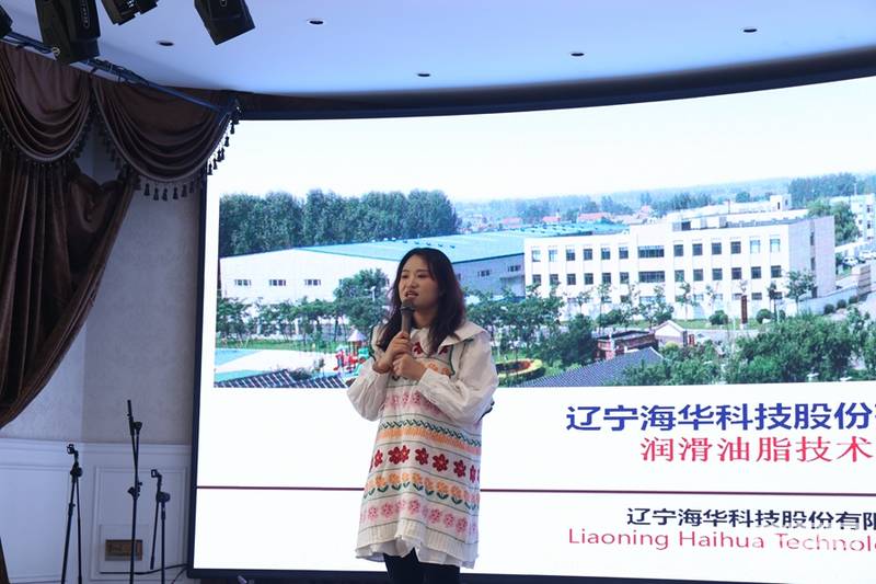 最后，辽宁海华特意派了一名美女，与我们对接，以后要合作合作！
